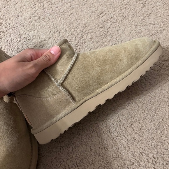 Ugg Ultra Mini Mustard Seed boots (size 9) - Picture 5 of 7